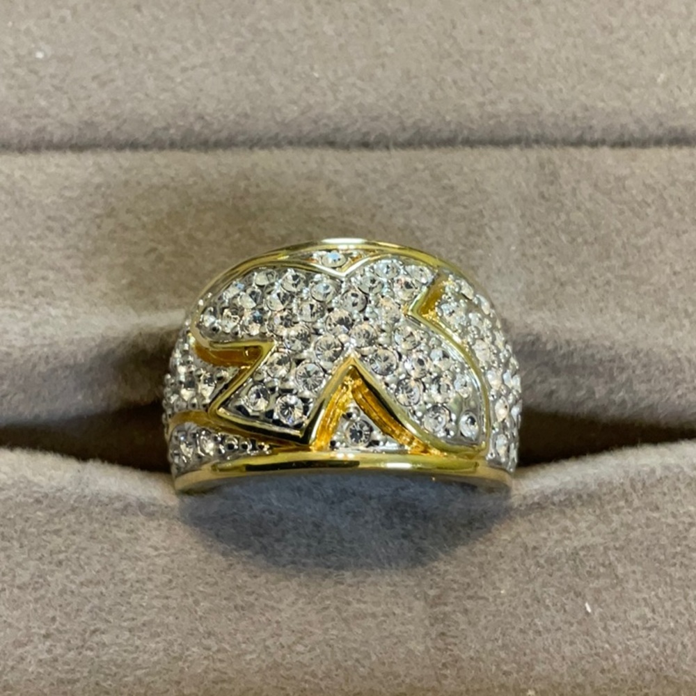 Beautiful gold plated sterling silver ring with cz pattern